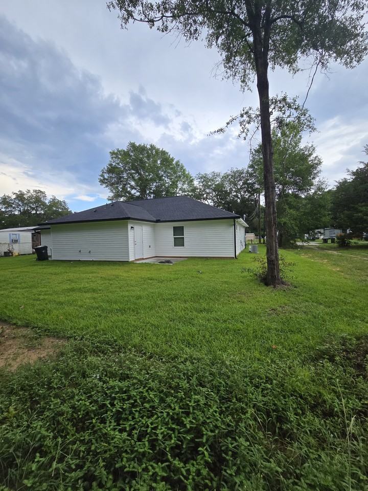 6225 Denver Ave - Photo 3 of 14