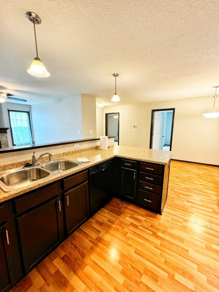 5841 Nw 50th St #5841 - Photo 4 of 20