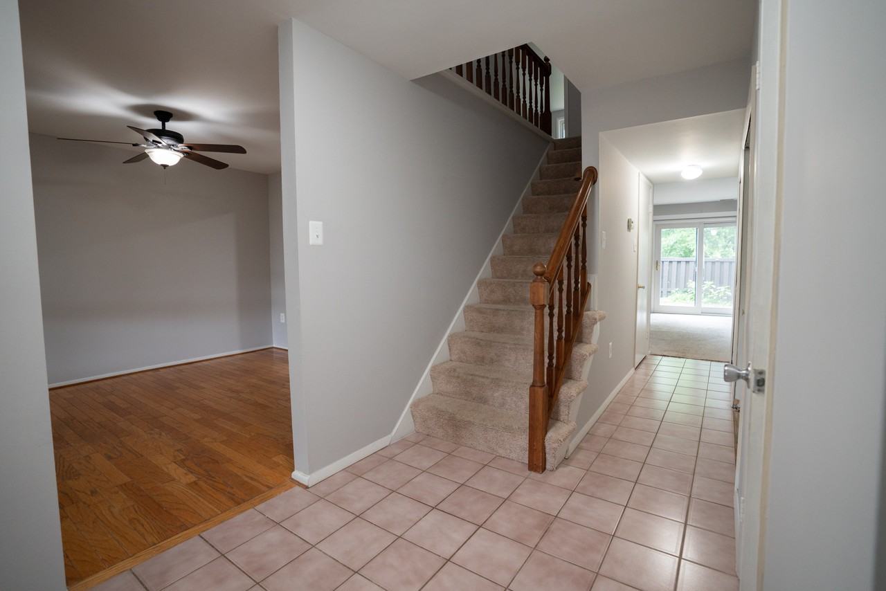 122 Drury Cir - Photo 3 of 10