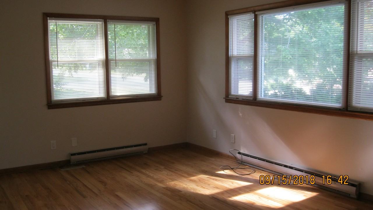 1119 13th St #2 - Photo 3 of 21