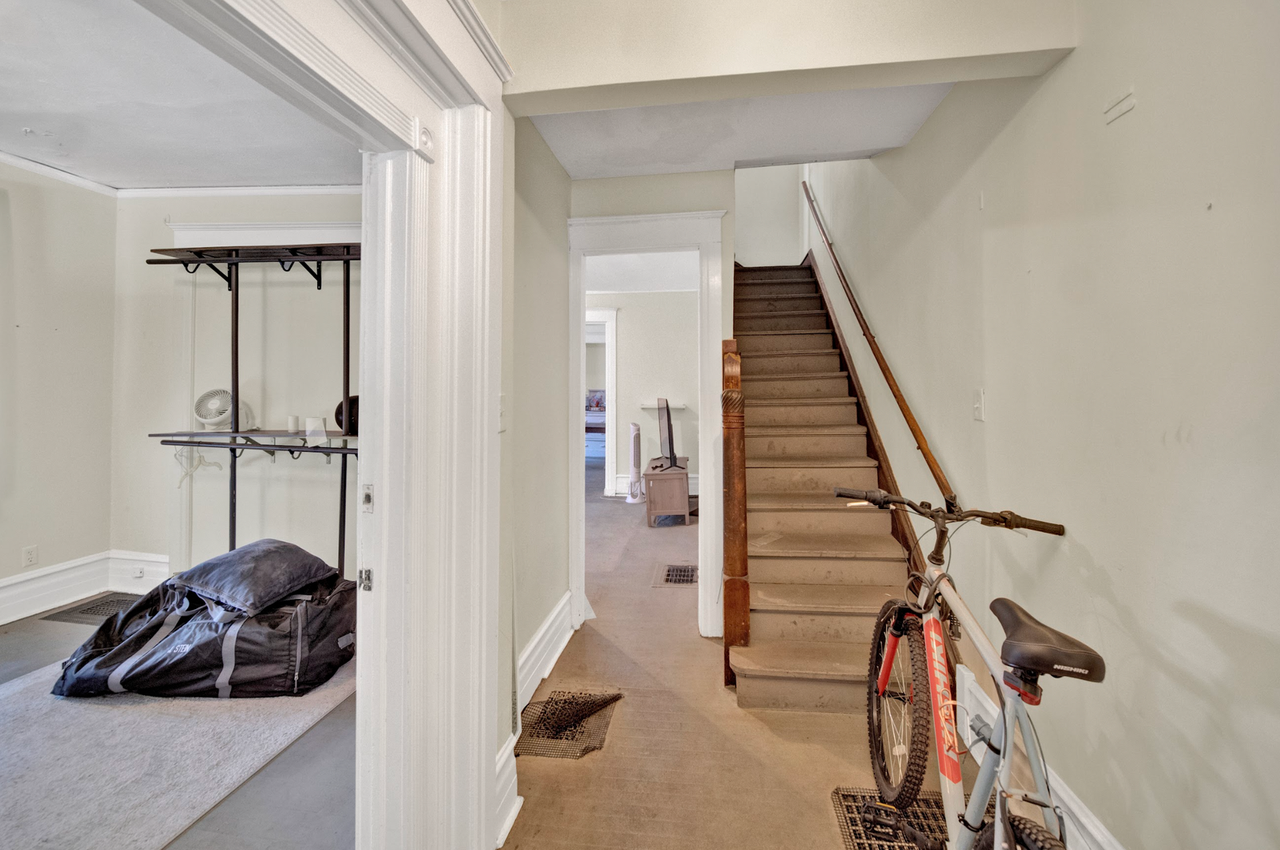 909 Gaffield - Photo 3 of 35