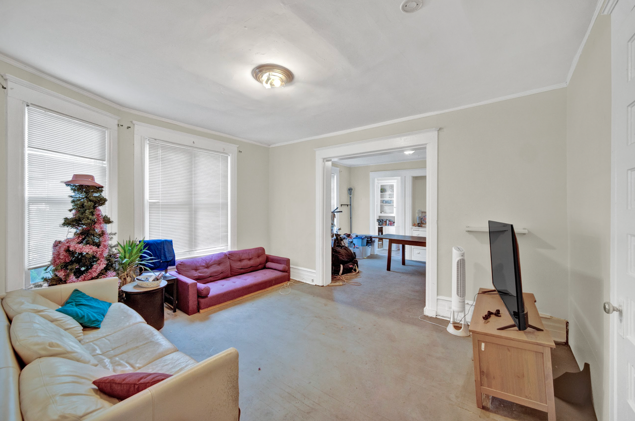 909 Gaffield - Photo 5 of 35