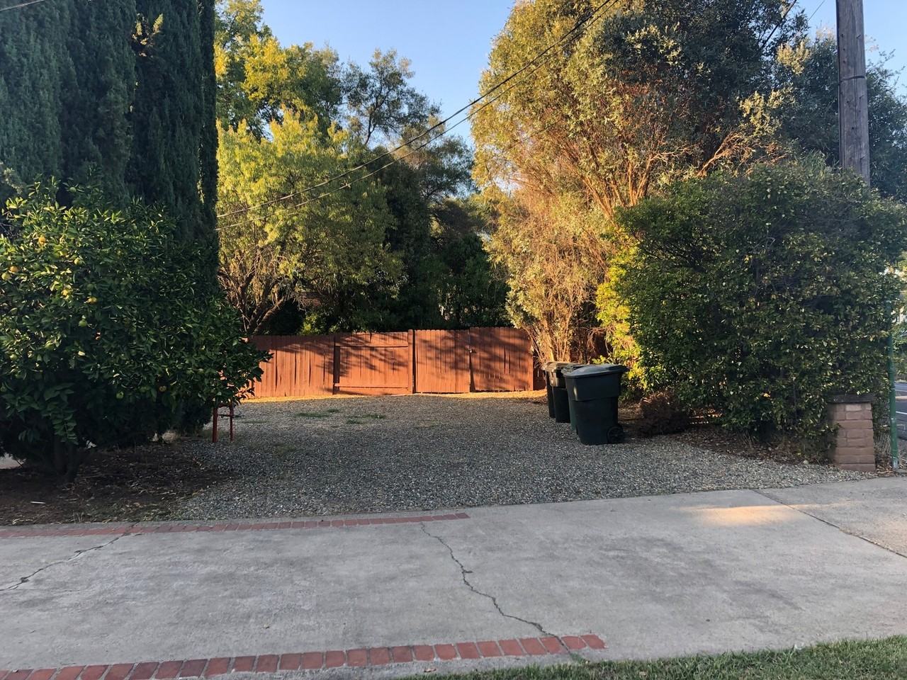 5007 Kenneth Ave - Photo 3 of 17