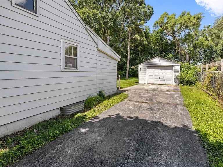 4401 Compton Avenue - Photo 2 of 15