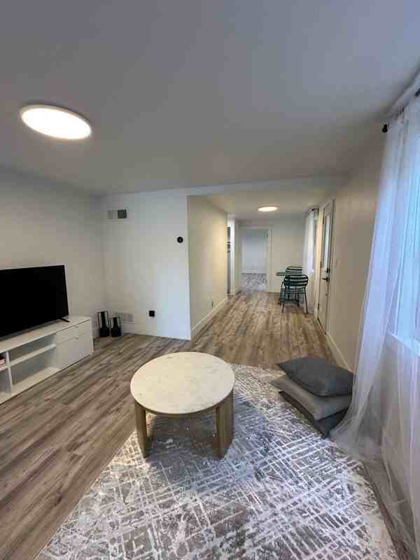 665 45th St - Photo 3 of 9