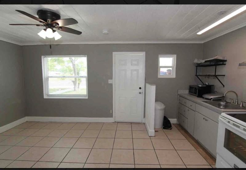 4662 America St - Photo 2 of 13