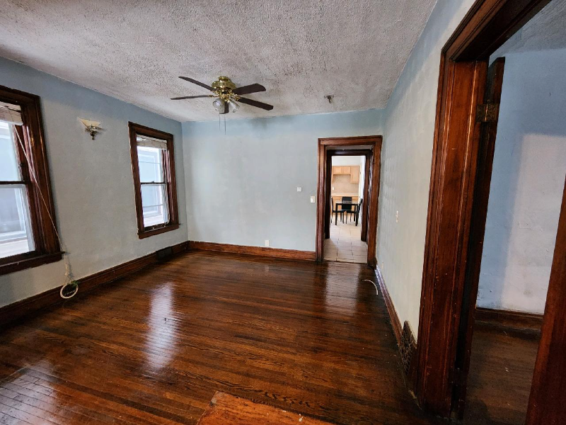 495 Woodlawn Ave - Photo 2 of 12