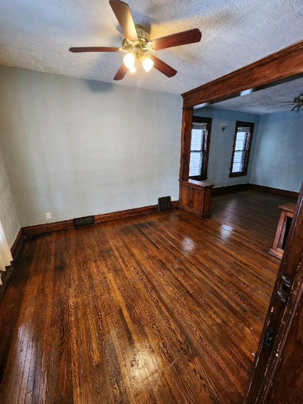 495 Woodlawn Ave - Photo 3 of 12