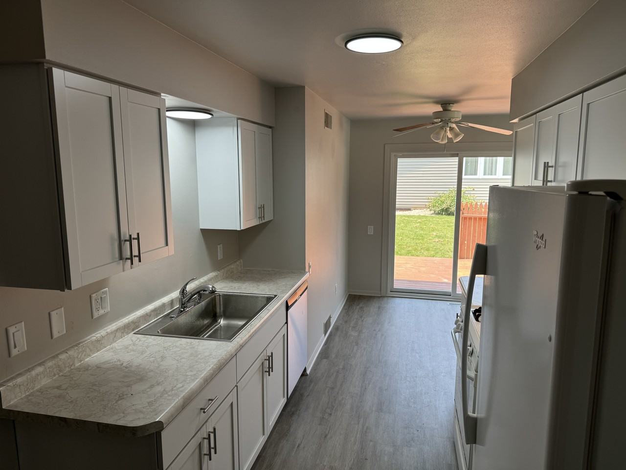 204 Knightsbridge Rd #204 - Photo 2 of 14