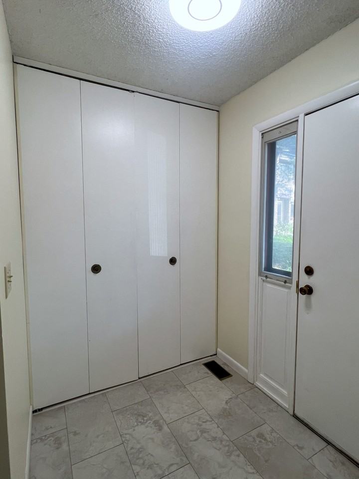 120 Knollwood Ter #120 - Photo 3 of 42