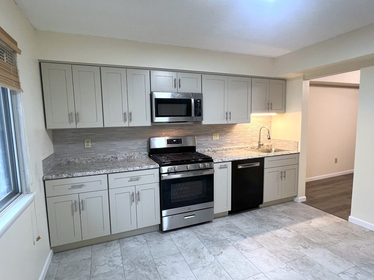 120 Knollwood Ter #120 - Photo 5 of 42