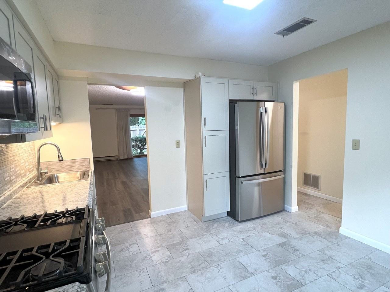 120 Knollwood Ter #120 - Photo 7 of 42