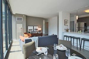 featured image of 637 N Wells St #3-2