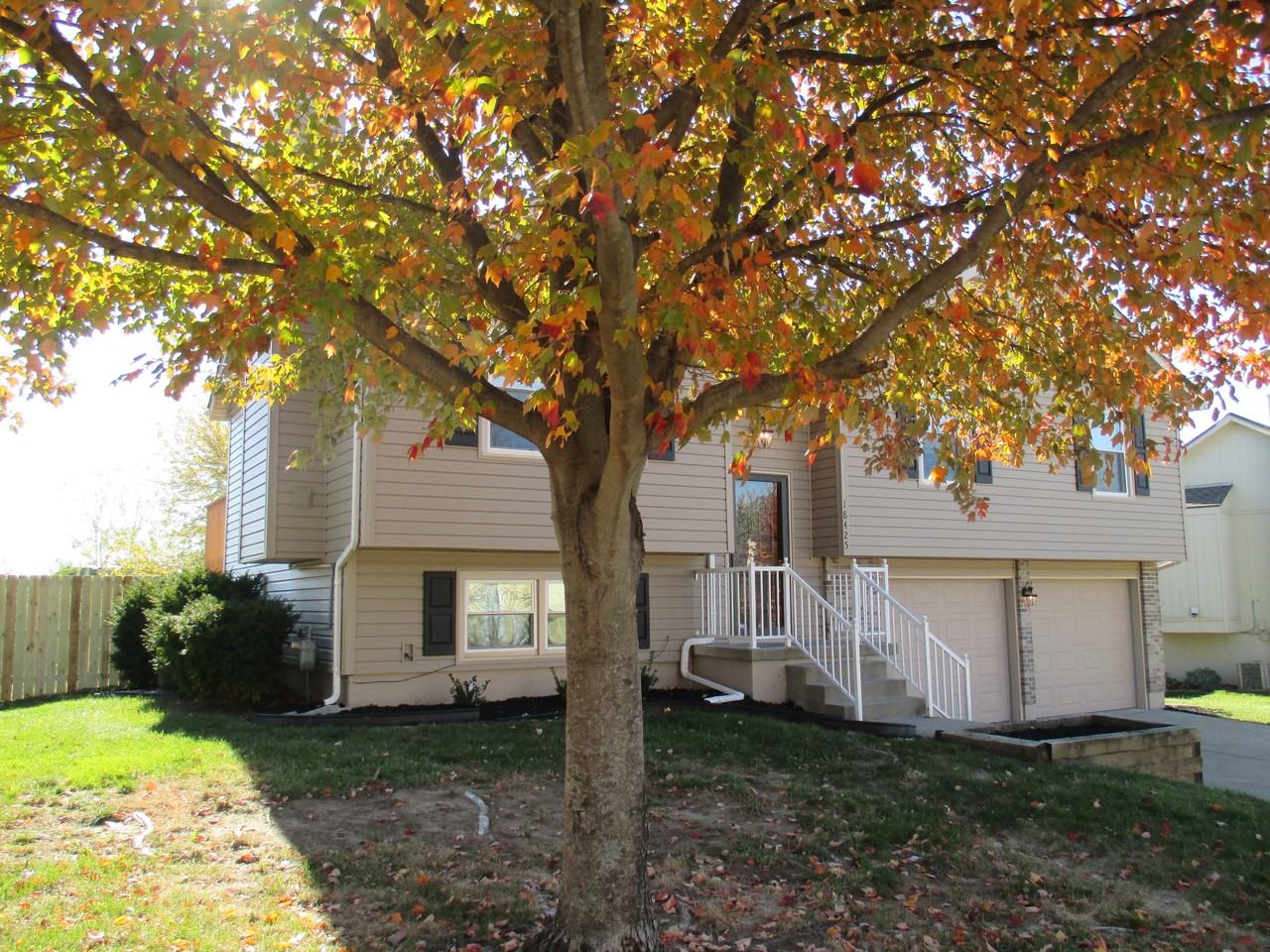 18425 Arrowhead Ln - Photo 2 of 19
