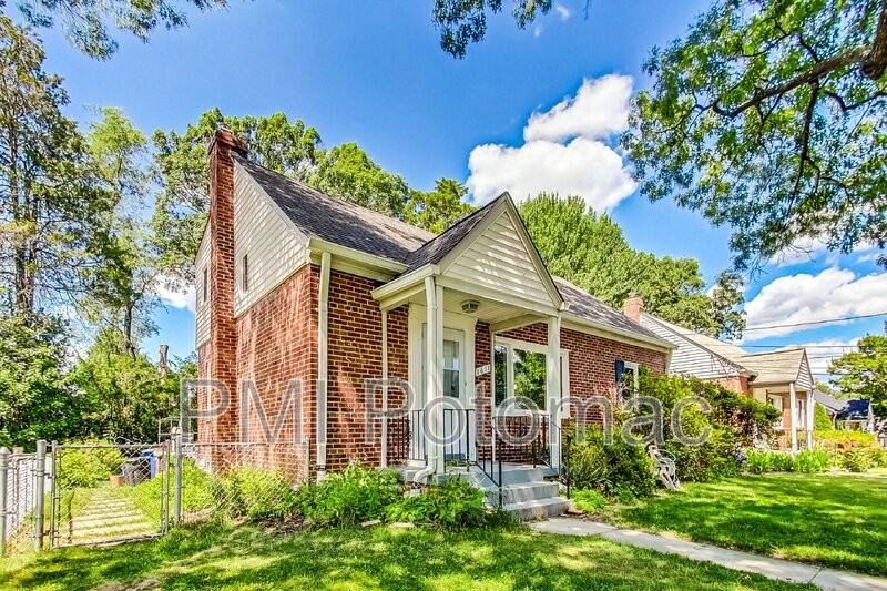 1611 Cody Dr - Photo 2 of 39