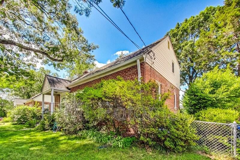 1611 Cody Dr - Photo 3 of 39