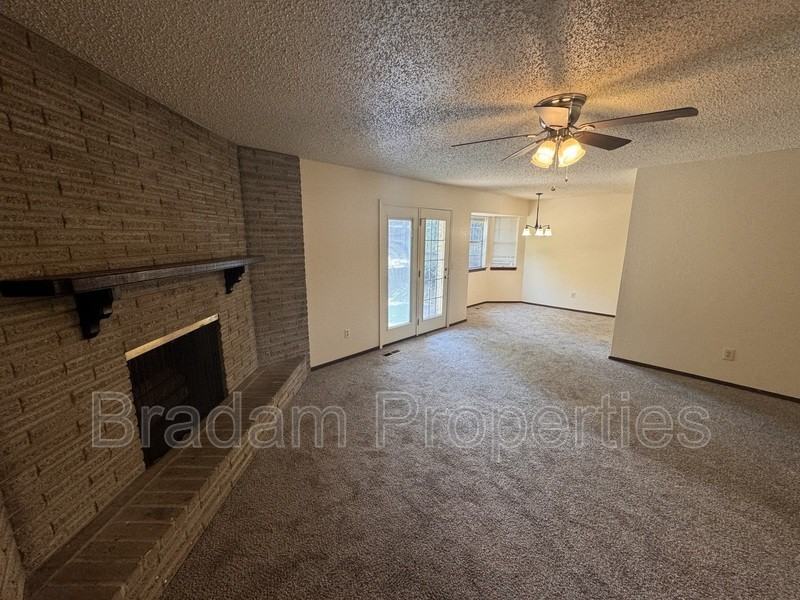 8506 E 56th St - Photo 4 of 18