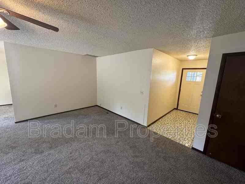 8506 E 56th St - Photo 5 of 18