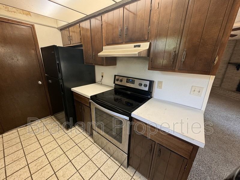 8506 E 56th St - Photo 7 of 18