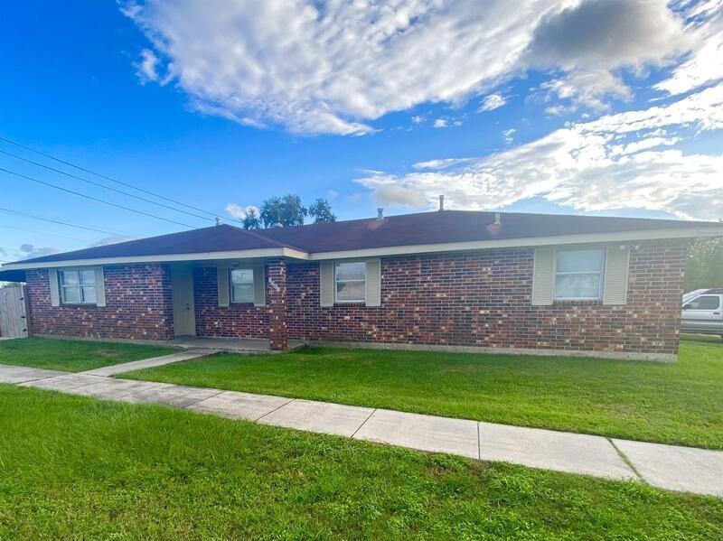 8600 Patricia St - Photo 4 of 10