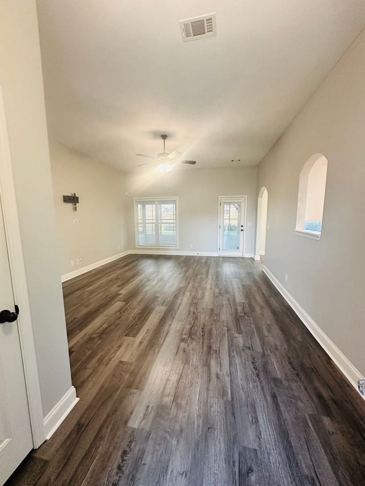 218 N Charity Ln - Photo 2 of 20