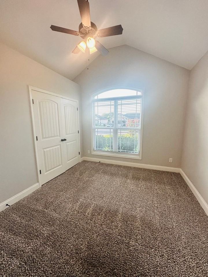 218 N Charity Ln - Photo 6 of 20