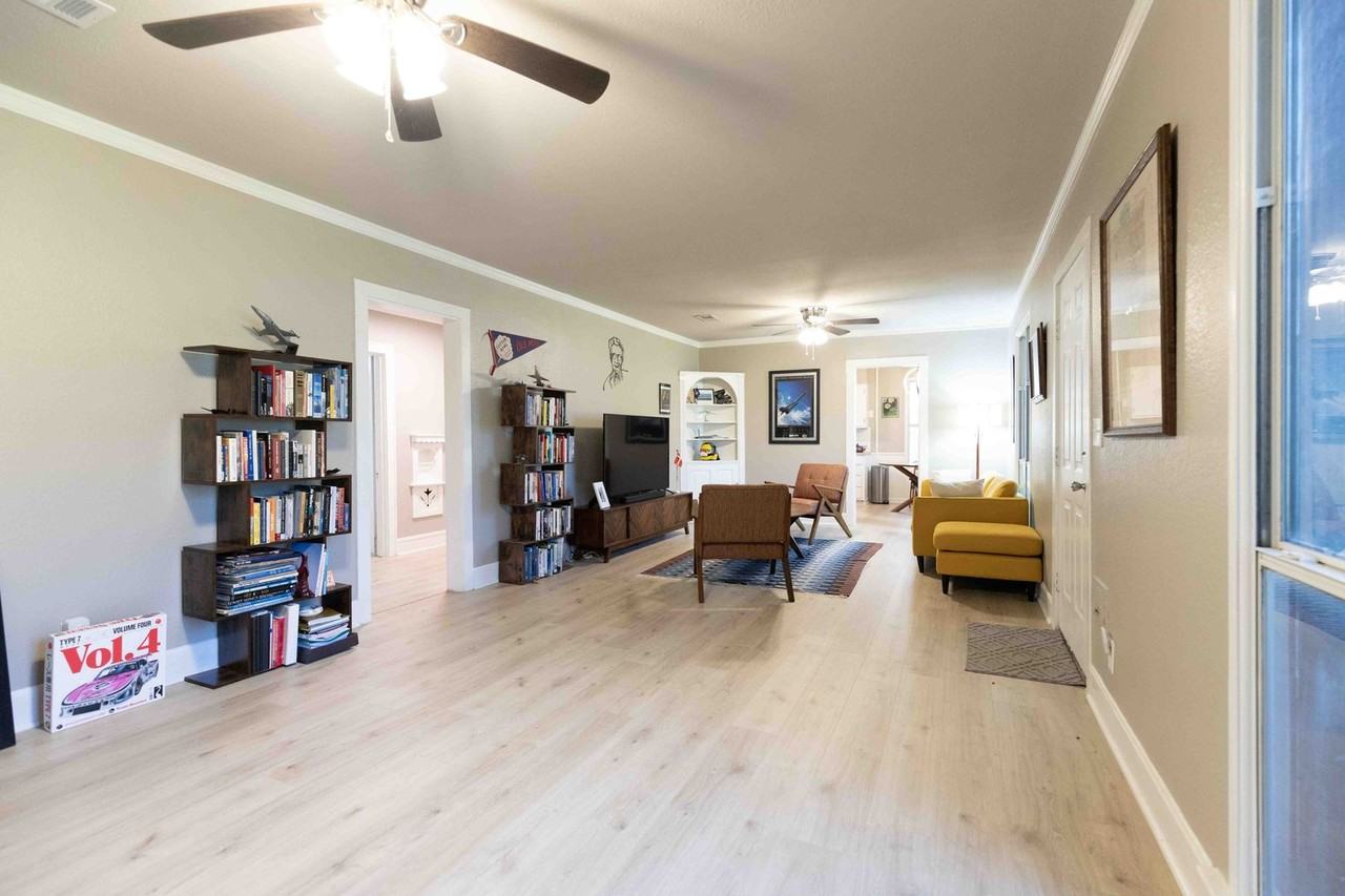 275 Leo Avenue - Photo 2 of 9