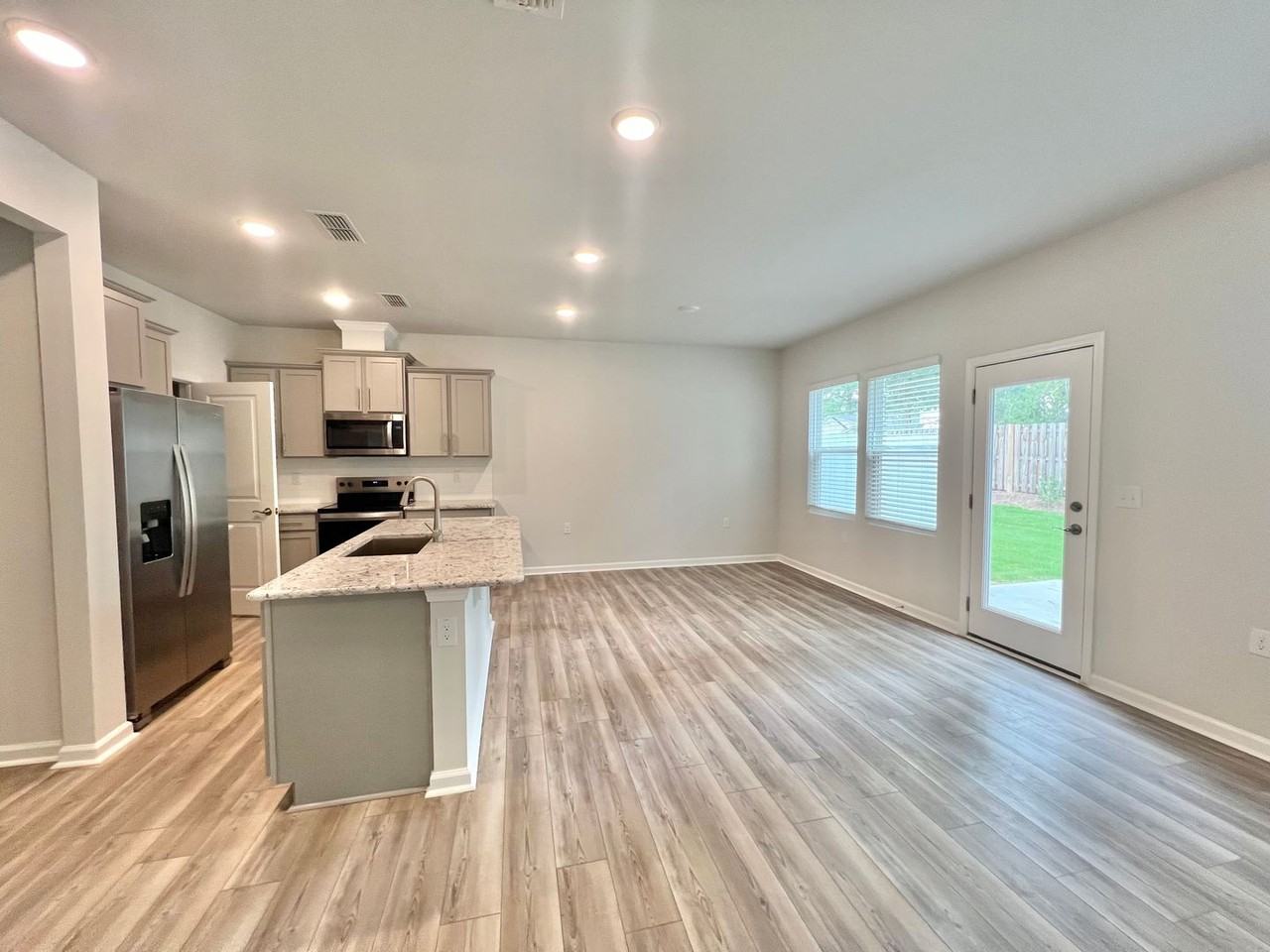 870 Mckenzie Park Ter - Photo 3 of 21