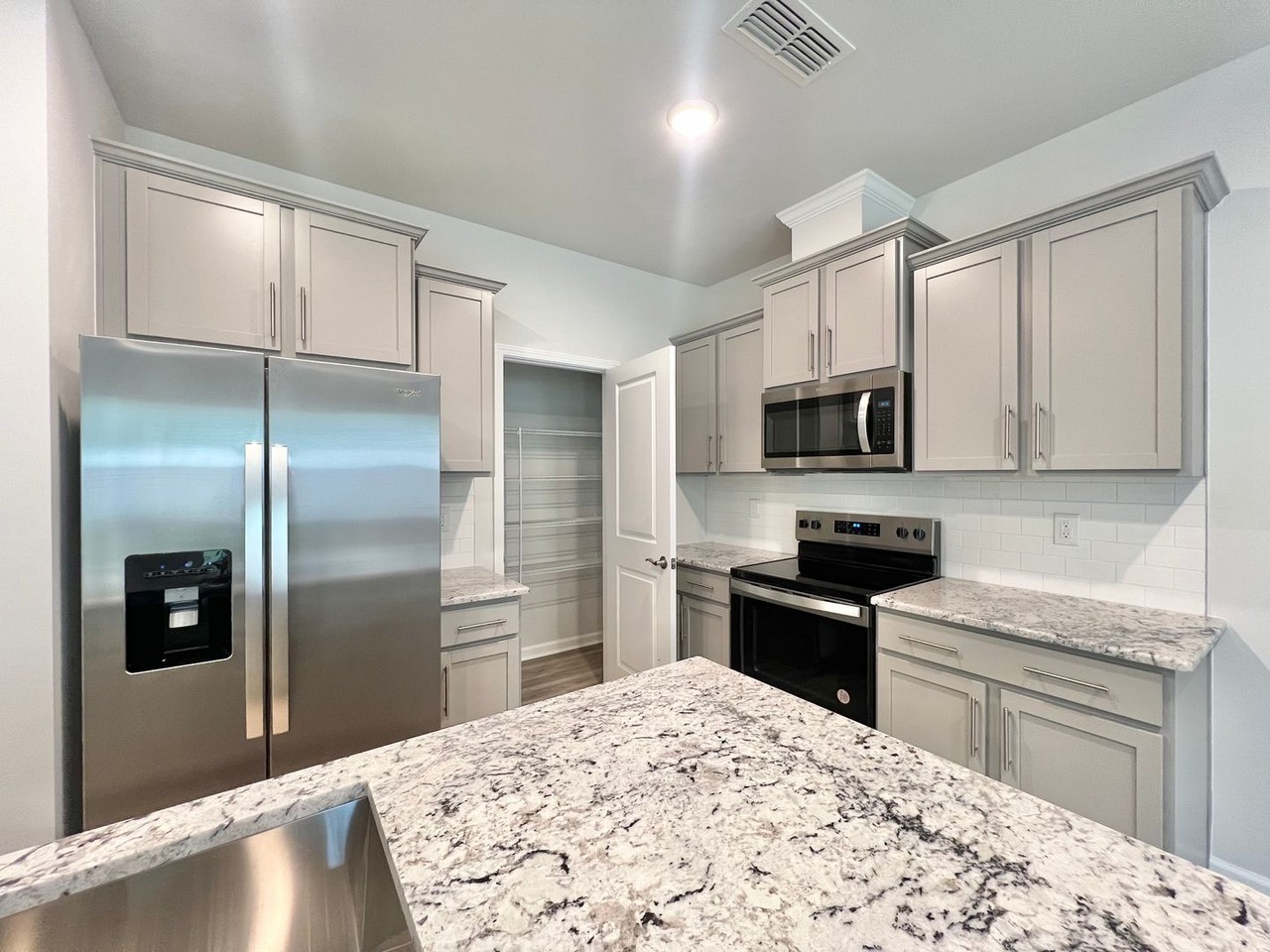 870 Mckenzie Park Ter - Photo 4 of 21
