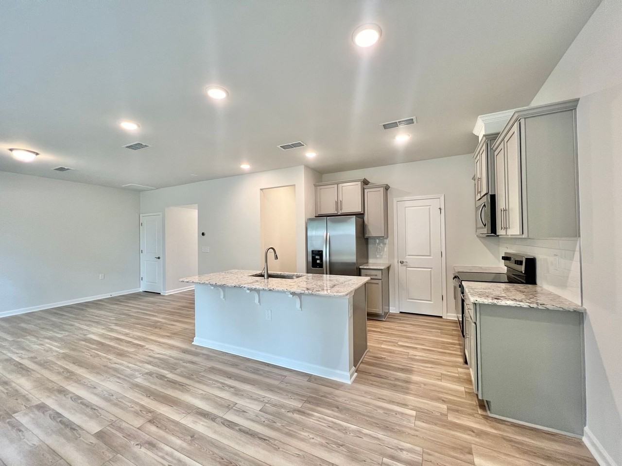 870 Mckenzie Park Ter - Photo 5 of 21
