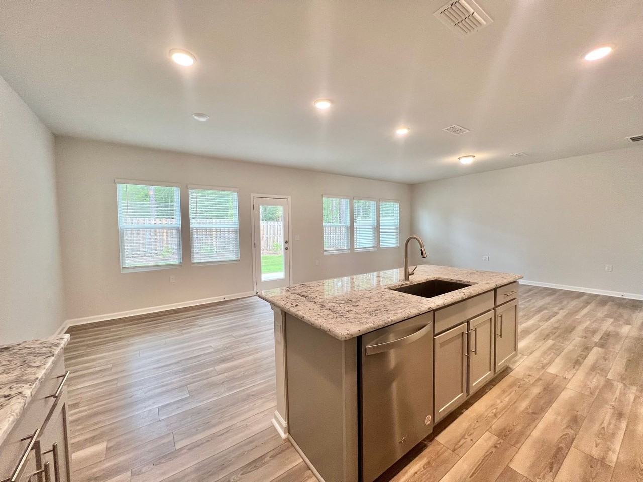870 Mckenzie Park Ter - Photo 7 of 21