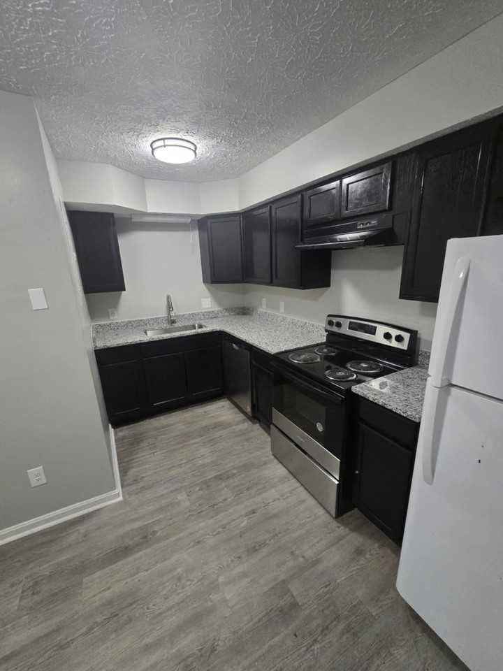 1644 Foxhaven Drive - Photo 2 of 6