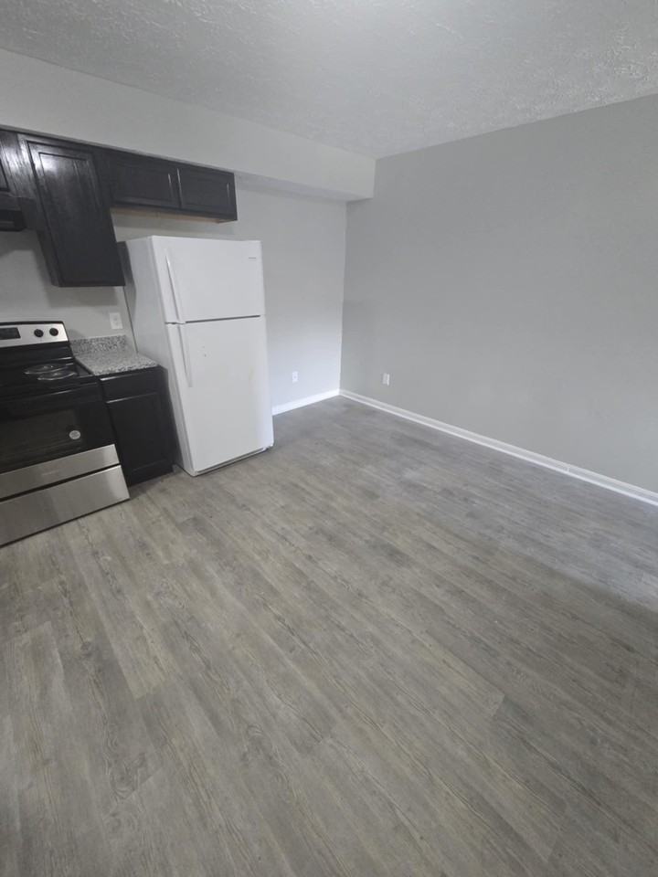 1644 Foxhaven Drive - Photo 3 of 6