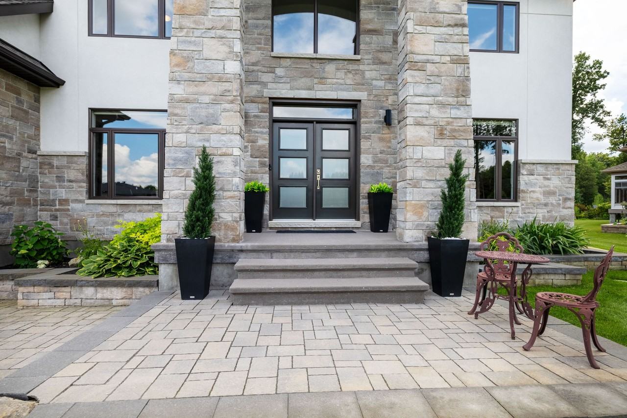 1842 Cedarlakes Way - Photo 2 of 50