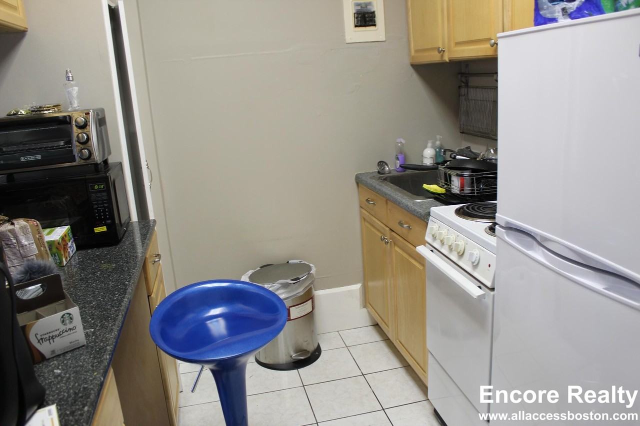 879 Beacon Street #21 - Photo 5 of 7