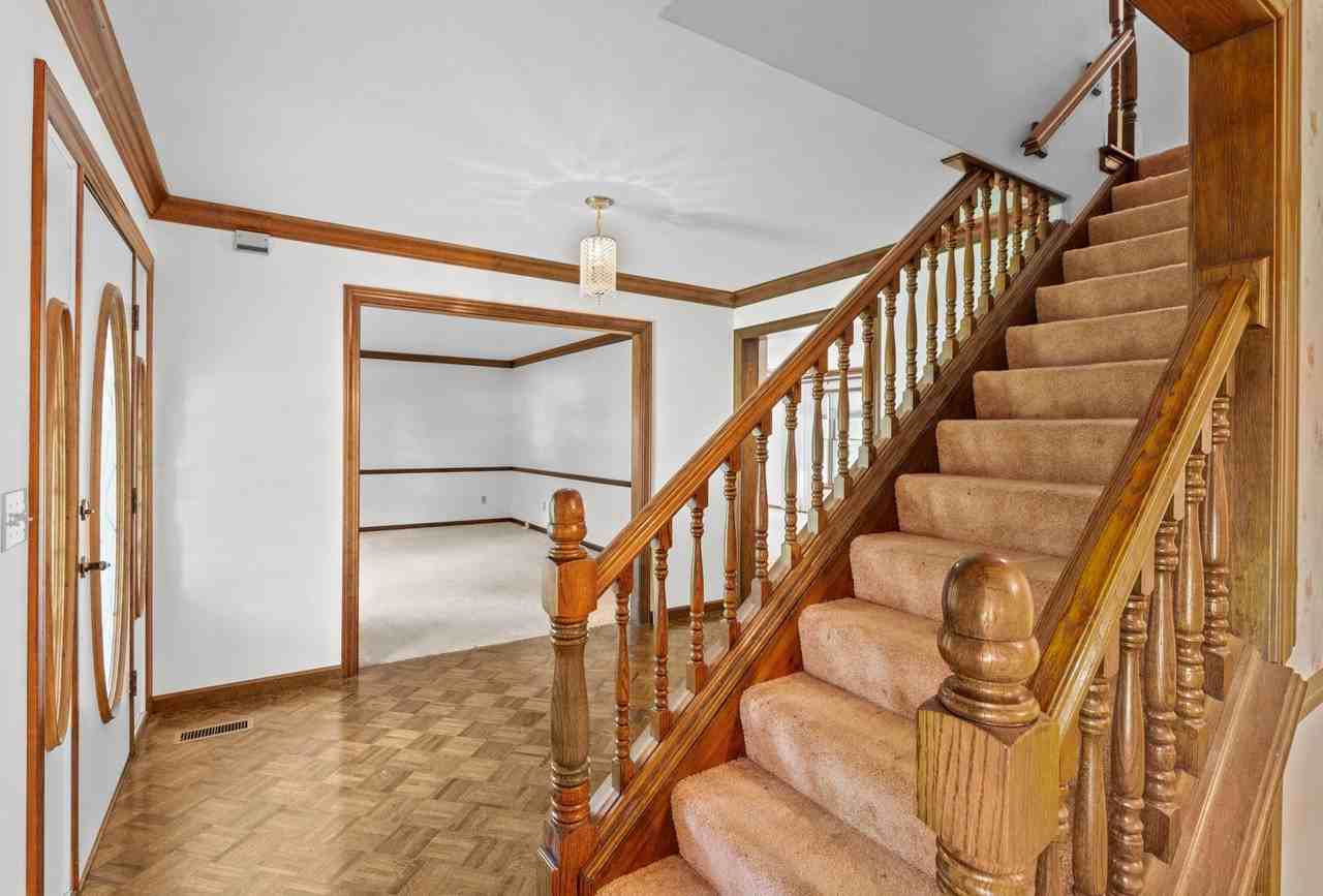 7 Sheffield Ct - Photo 6 of 49