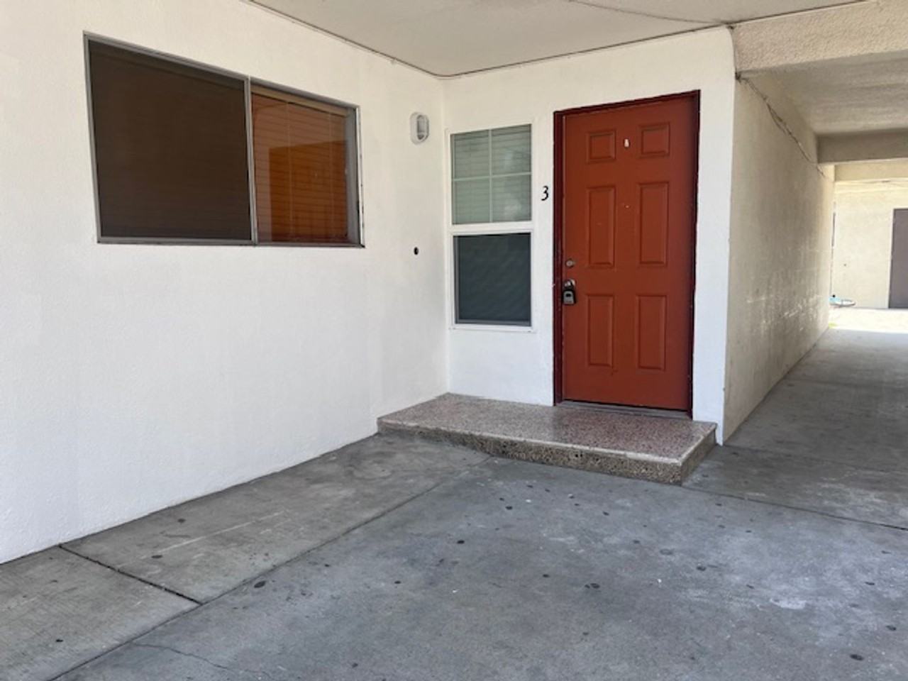 O1526 - Photo 2 of 12