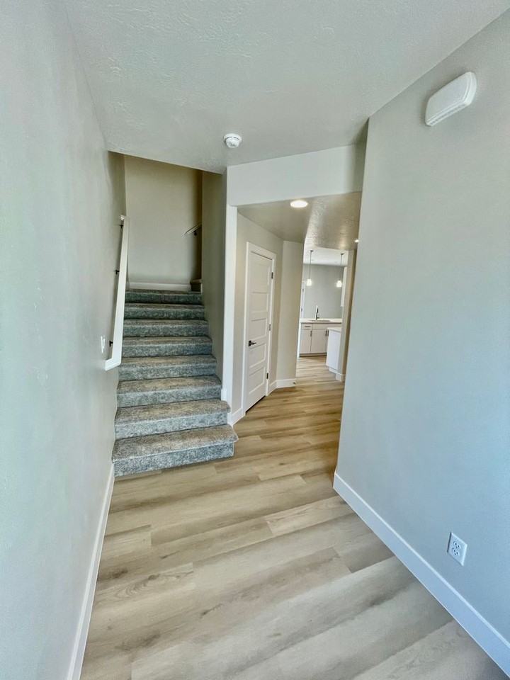 632 E Elmbrook Dr - Photo 4 of 26