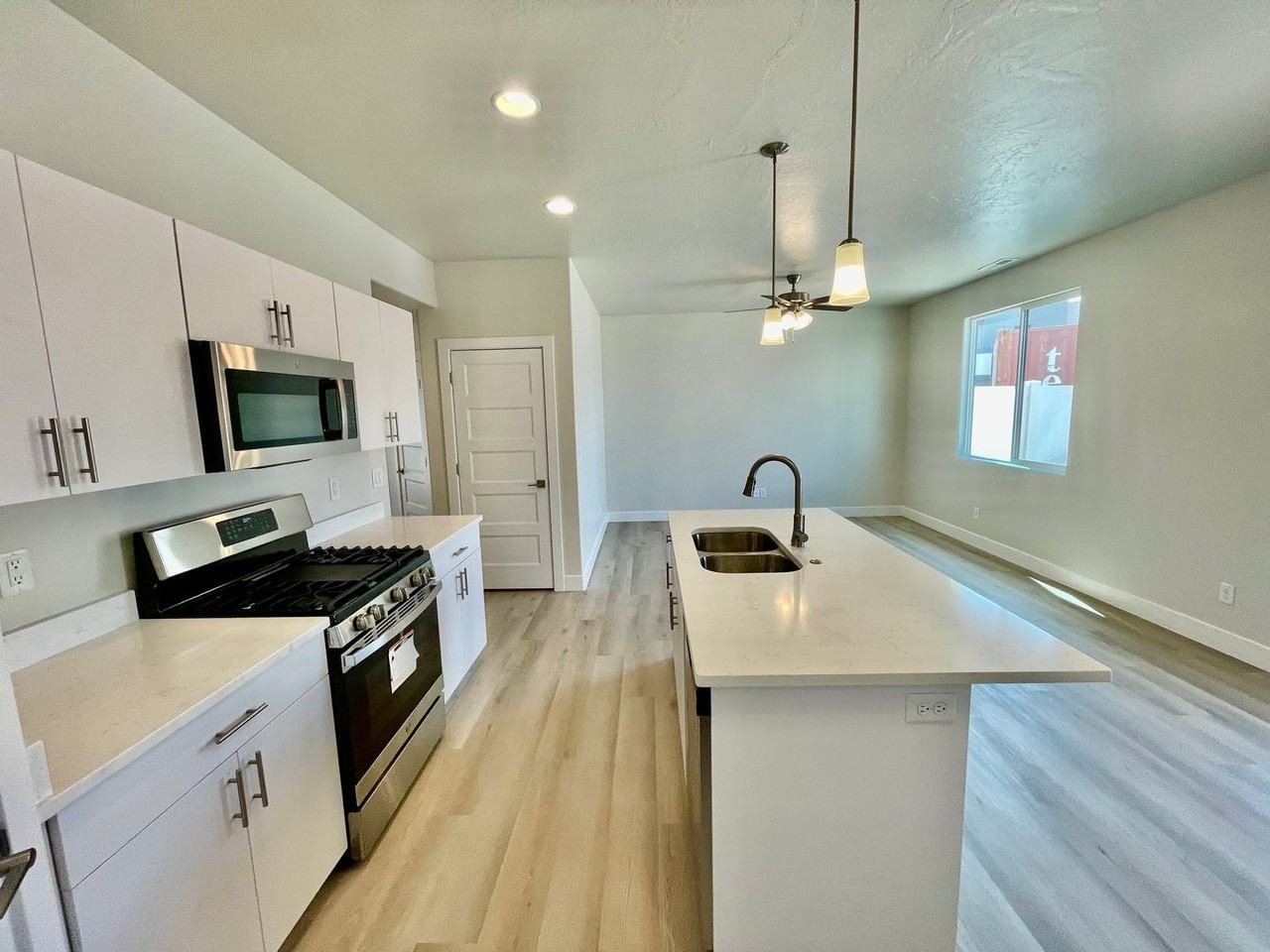 632 E Elmbrook Dr - Photo 5 of 26