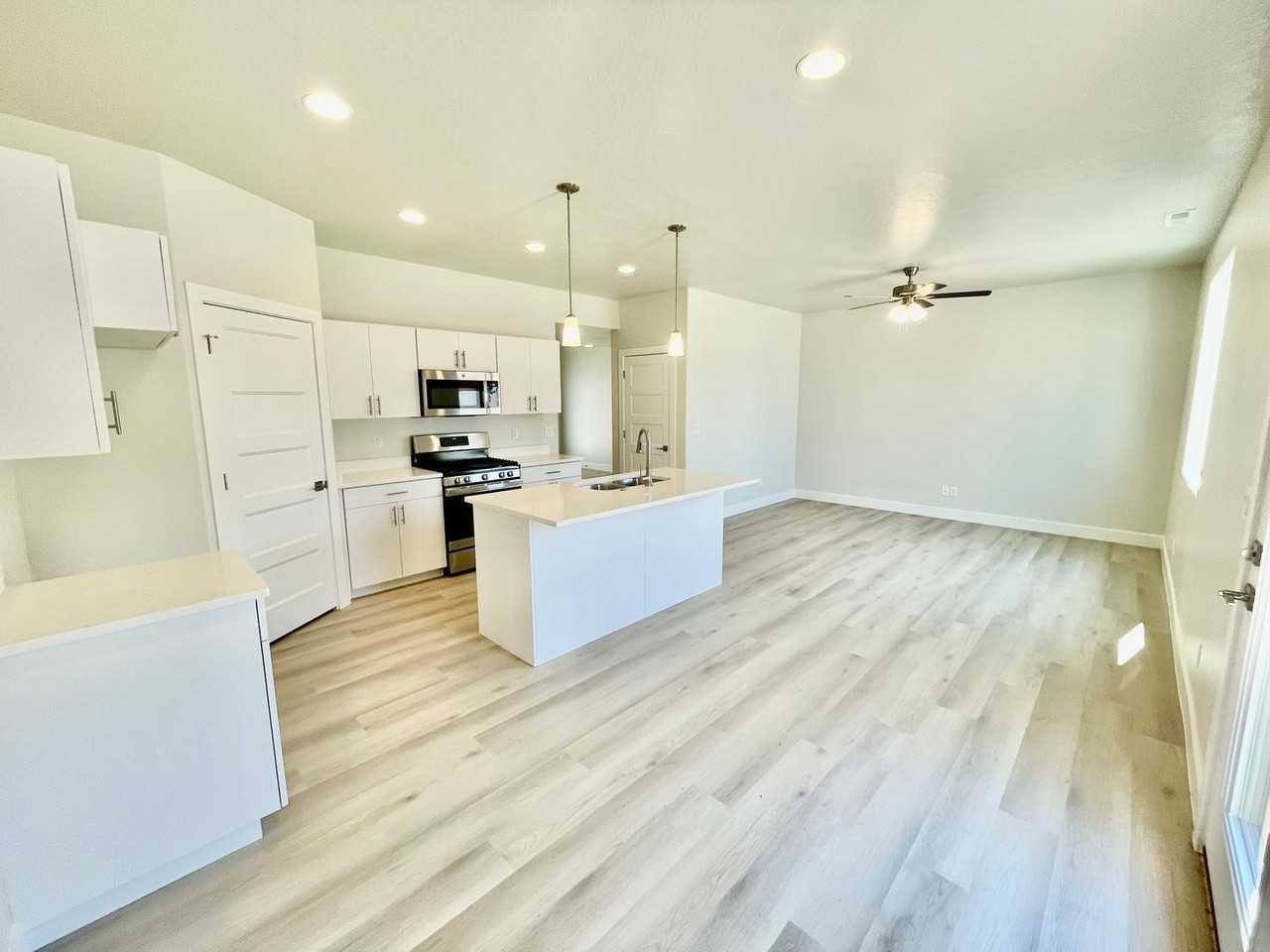 632 E Elmbrook Dr - Photo 6 of 26