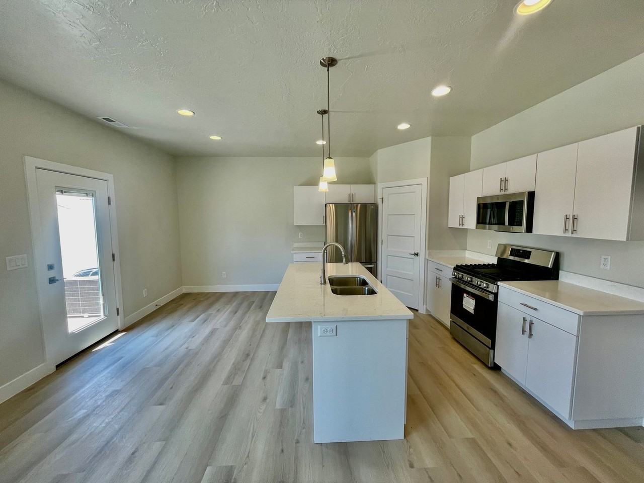 632 E Elmbrook Dr - Photo 7 of 26