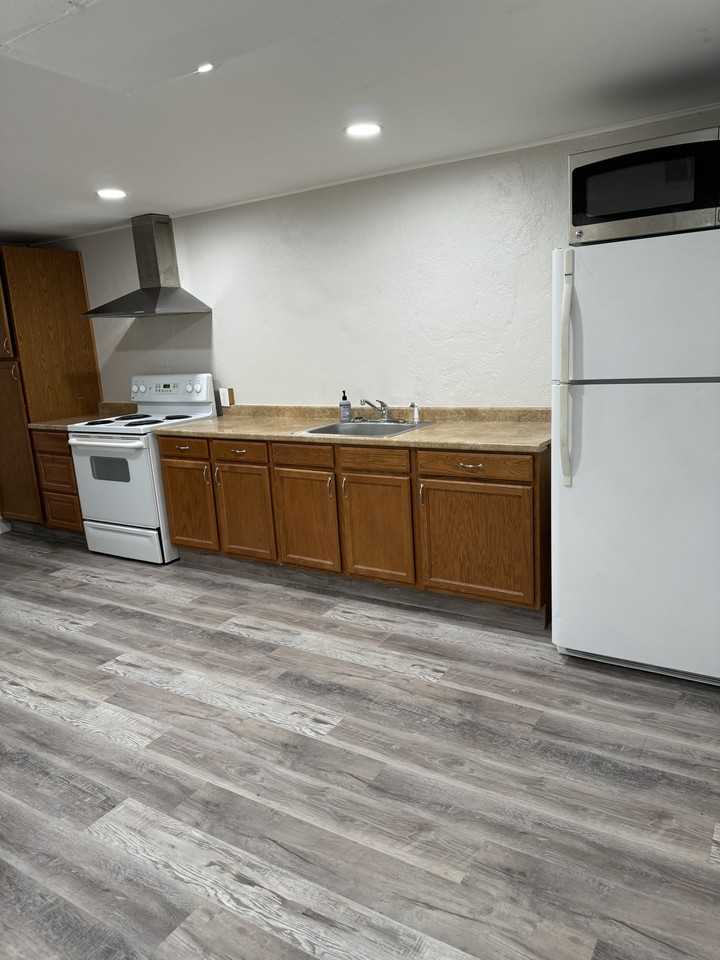 655 Balsam Street - Photo 2 of 12