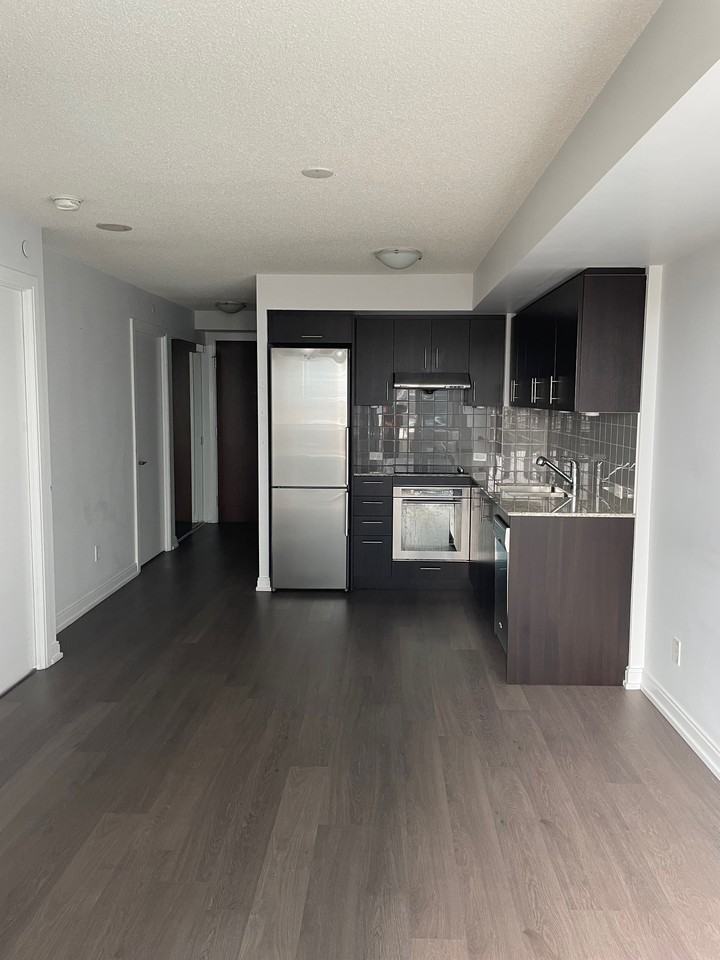 255 Village Green Sq - Photo 2 of 14