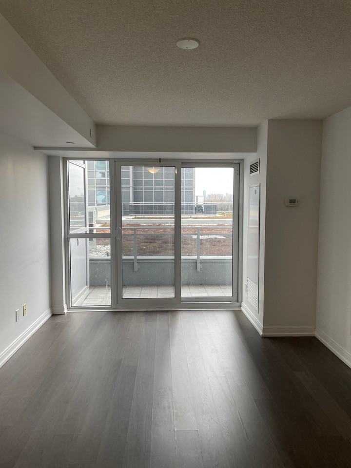 255 Village Green Sq - Photo 3 of 14