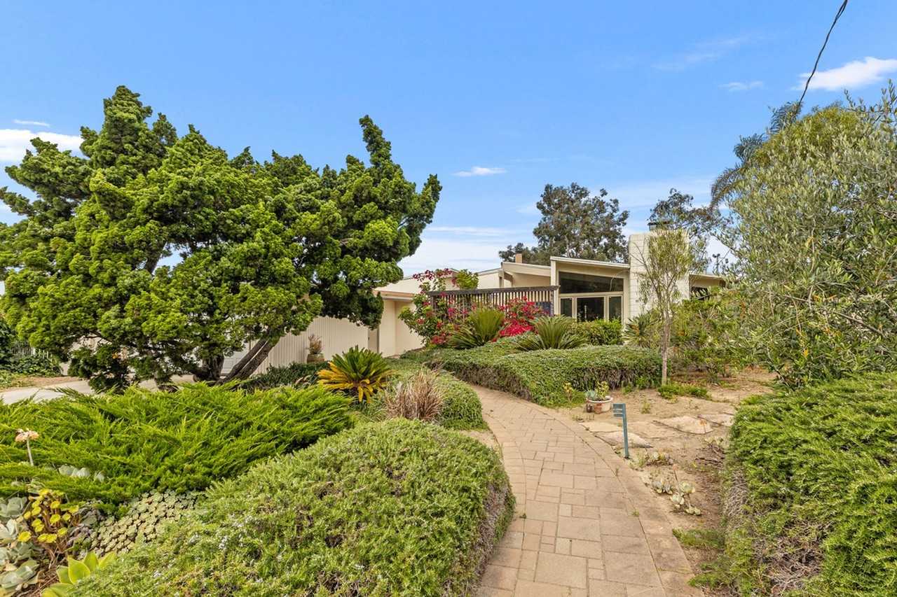 8471 Sugarman Dr - Photo 2 of 31