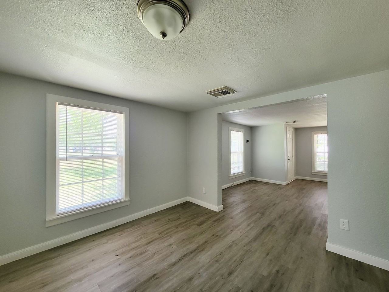 512 Rice St - Photo 3 of 24