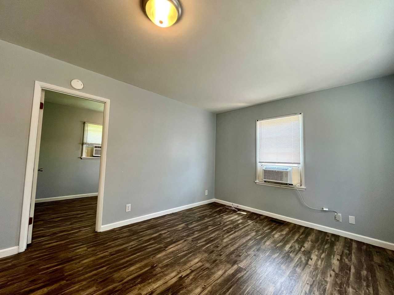 703 West Main - Duplex - Photo 2 of 9