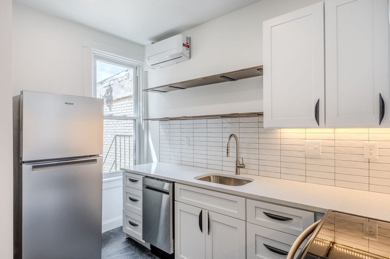 823 W 36th St - Photo 2 of 19