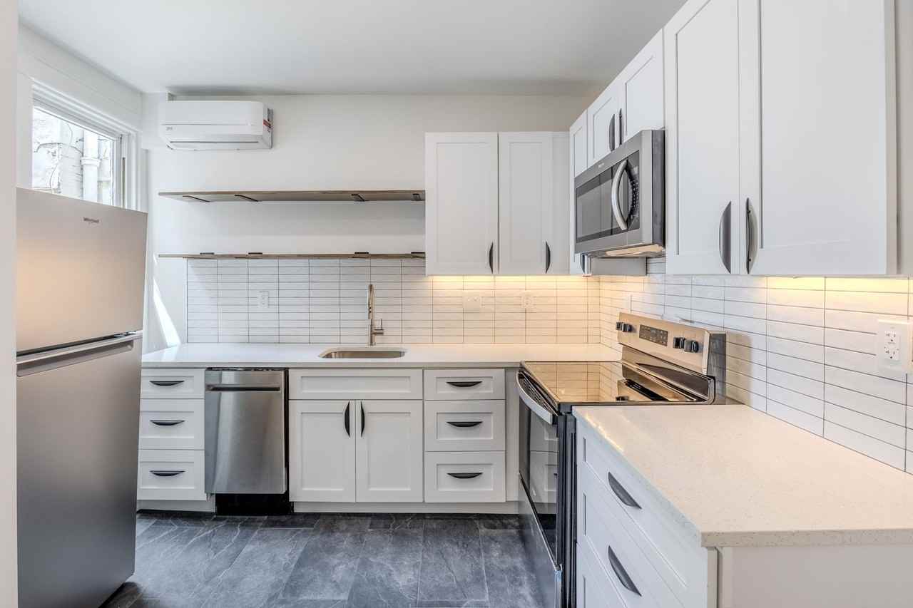 823 W 36th St - Photo 3 of 19