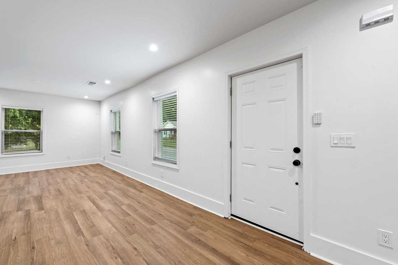 636 Francis Pl Nw - Photo 4 of 29